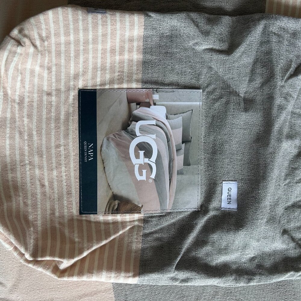 Ugg Duvet Cover and 2 Pillows Set - Picture 5 of 7